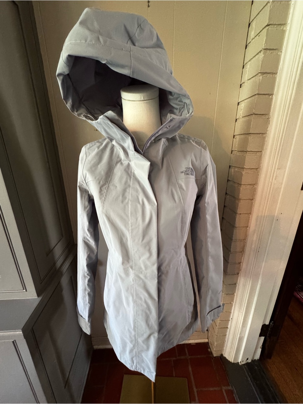 The North Face Women's Light Gray/Blue Hooded Rain Coat size XS